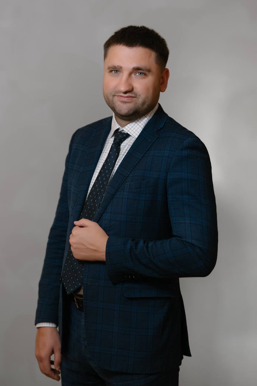 Максим Серков